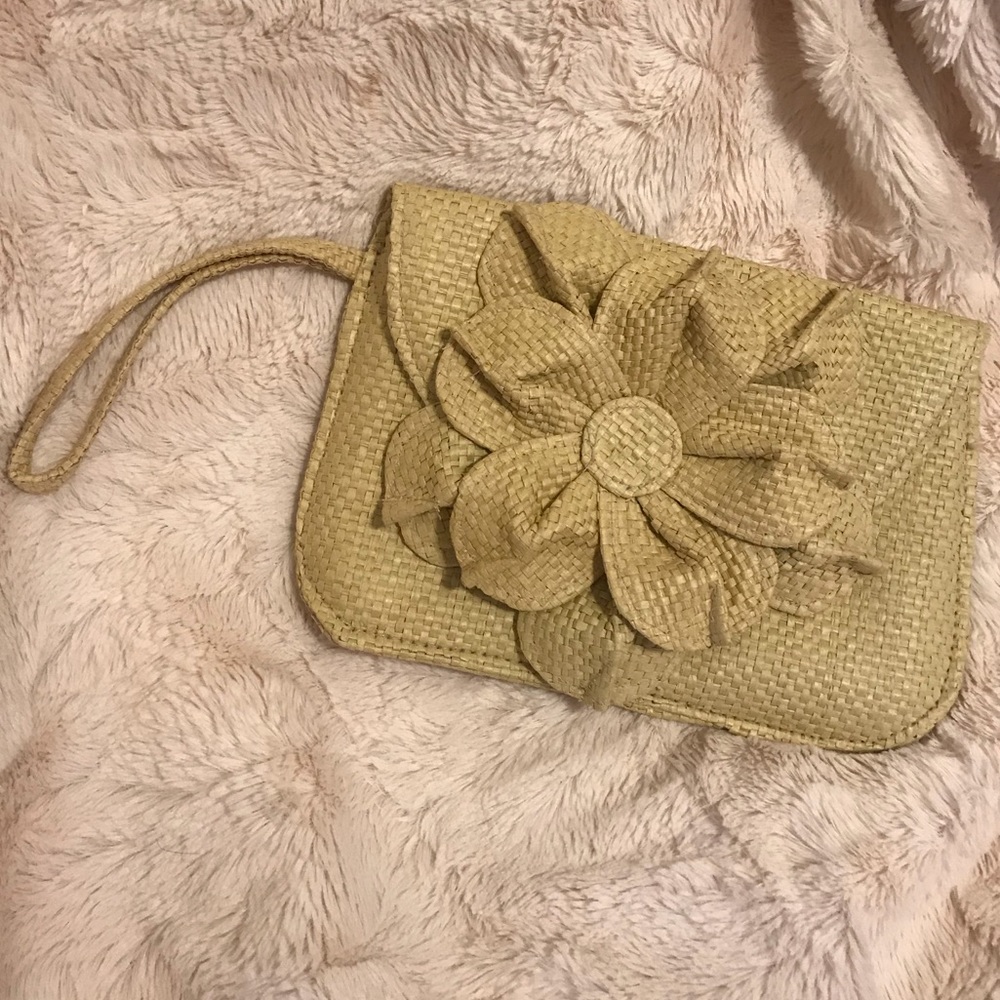 EUC New Directions straw flower wristlet